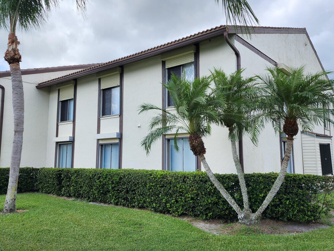 2732 SW Matheson Ave Unit E1, Palm City, FL 34990 Condo for Rent in