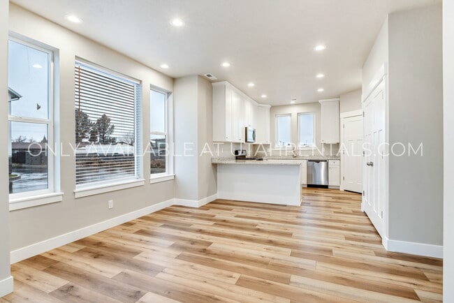 Foto del edificio - 1098 S High Ridge Rd