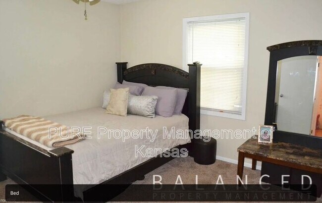 Building Photo - 3117 SW Crest Dr