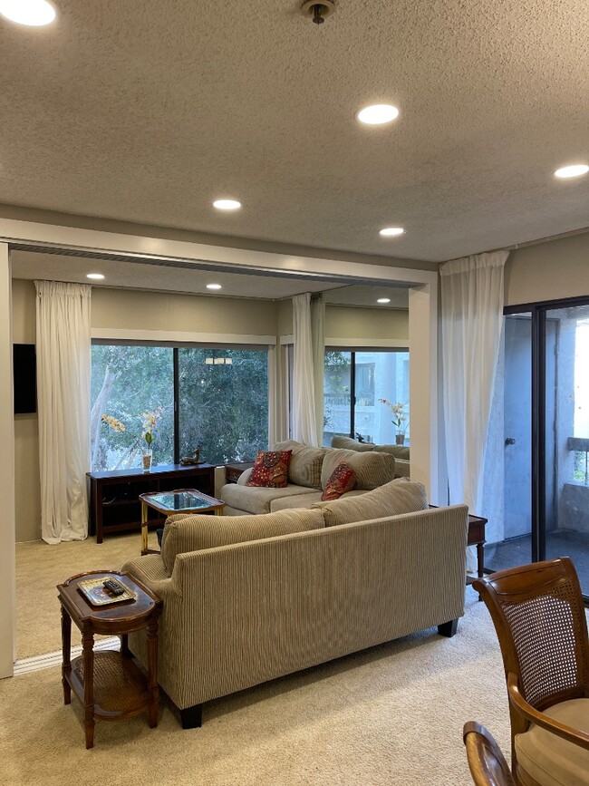 Building Photo - 5765 Friars Rd