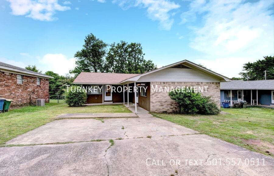 Primary Photo - 4407 Lynn Ln
