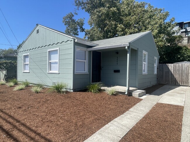 Foto del edificio - 3069 Rollingwood Dr