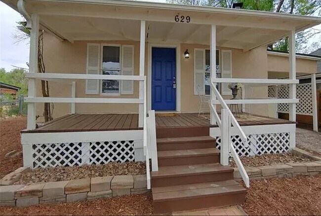 Building Photo - 629 Maple St