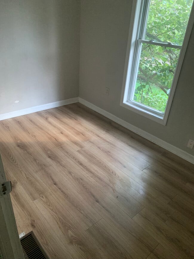 Building Photo - 349 W 28th St