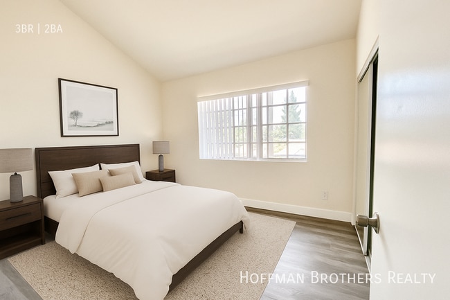 Foto del edificio - 6941 Hazeltine Ave