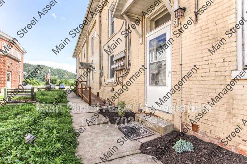 Primary Photo - 104 S Front St