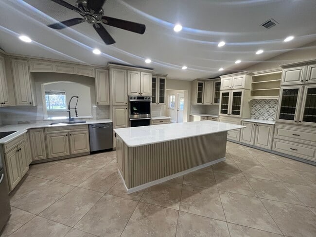 Building Photo - 114 N Tymber Creek Rd