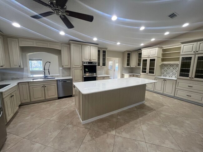 Foto del edificio - 114 N Tymber Creek Rd