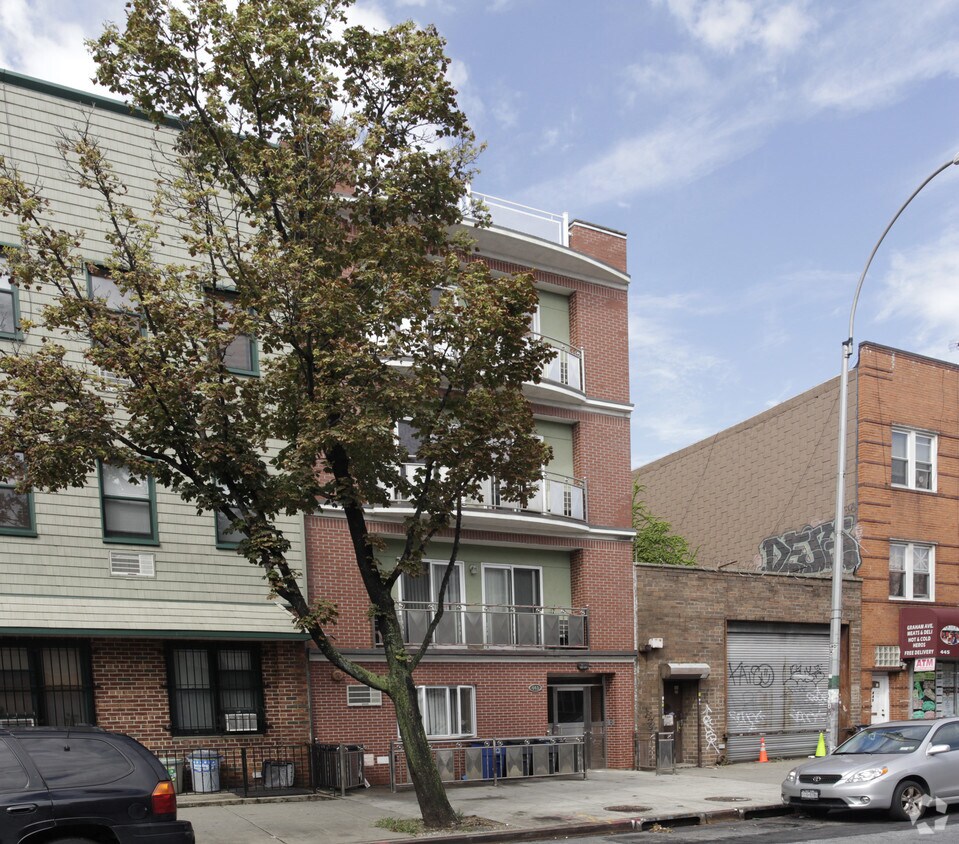 Foto principal - 441 Graham Ave