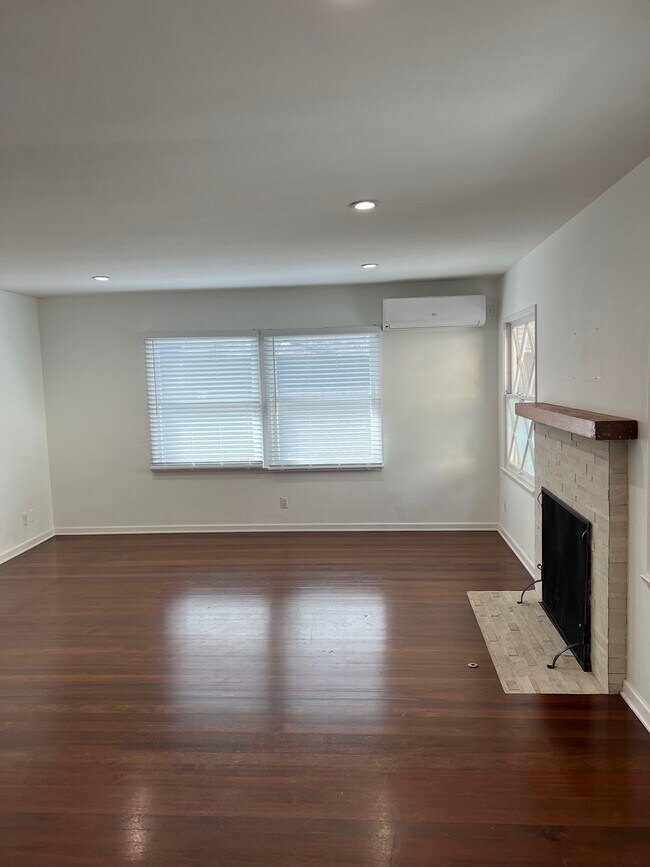 Living room - 1606 Westerly Ter
