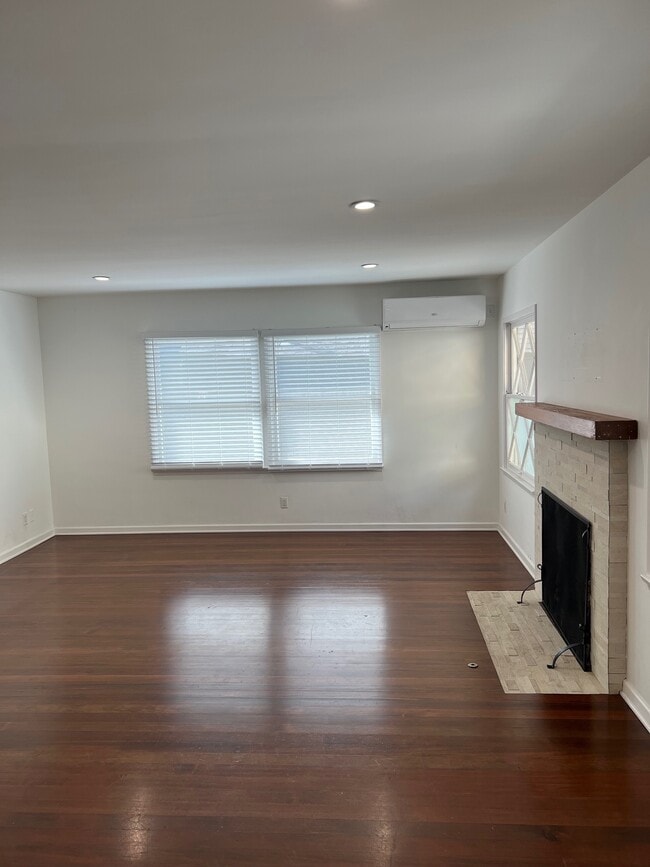 Living room - 1606 Westerly Ter