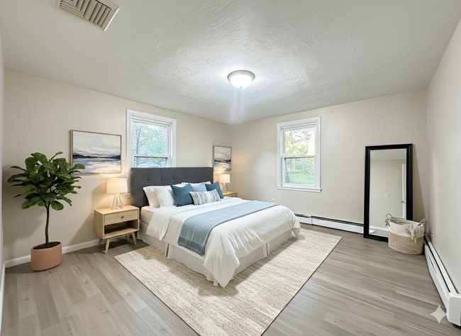 Building Photo - 135 S Pierce Rd