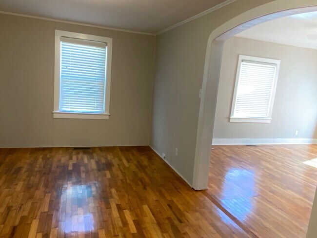 Foto del edificio - 997 W Forest Ave