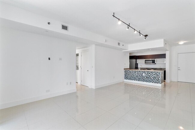 Building Photo - 951 Brickell Ave