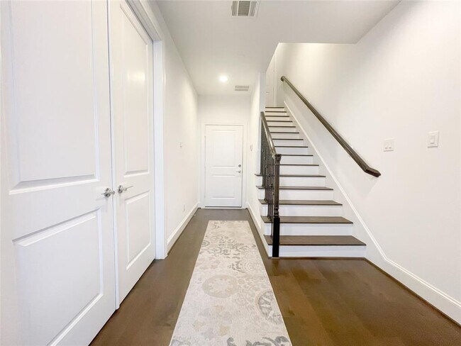 Foto del edificio - 3317 Timbergrove Heights St.