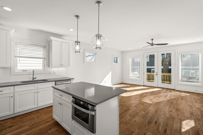 Building Photo - 21 Shepard St