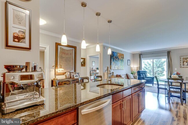 Foto del edificio - 6301 Edsall Rd