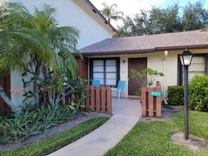 Building Photo - 8083 SE Villa Cir