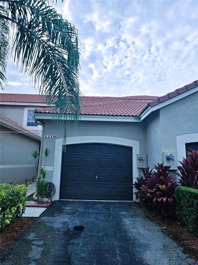 Building Photo - 1210 Sorrento Dr