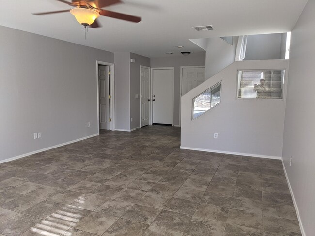 Building Photo - 1711 W Wilson Ave