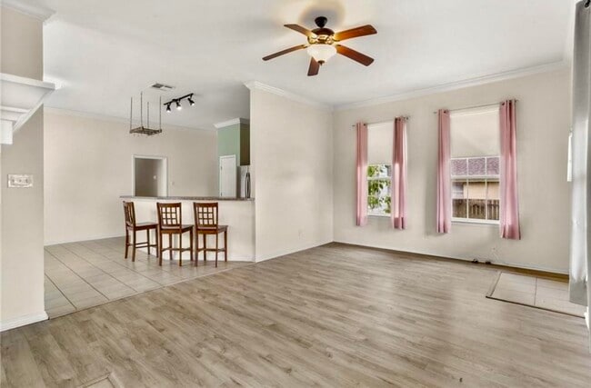 Foto del edificio - 2424 Lavender St