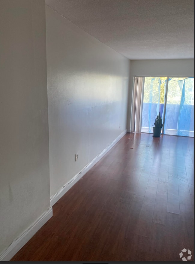 Building Photo - 400 Kings Point Dr