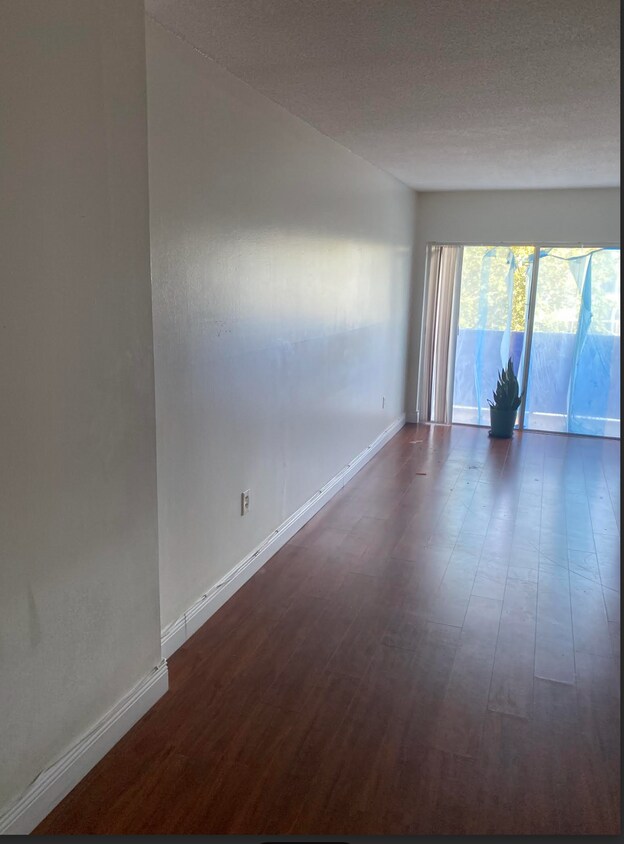 living room - 400 Kings Point Dr