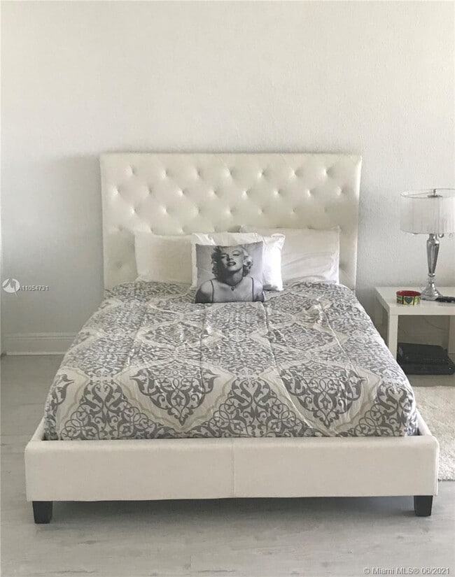 Building Photo - 1500 Bay Rd