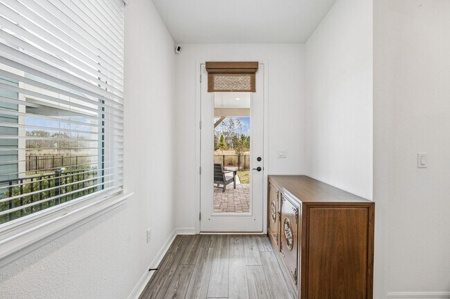 Foto del edificio - 236 Hawthorn Pk Cir