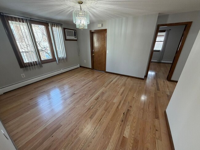 Building Photo - 365 West Ave