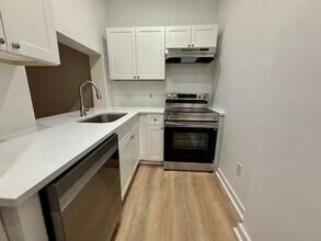 Building Photo - 452 Clementine Park