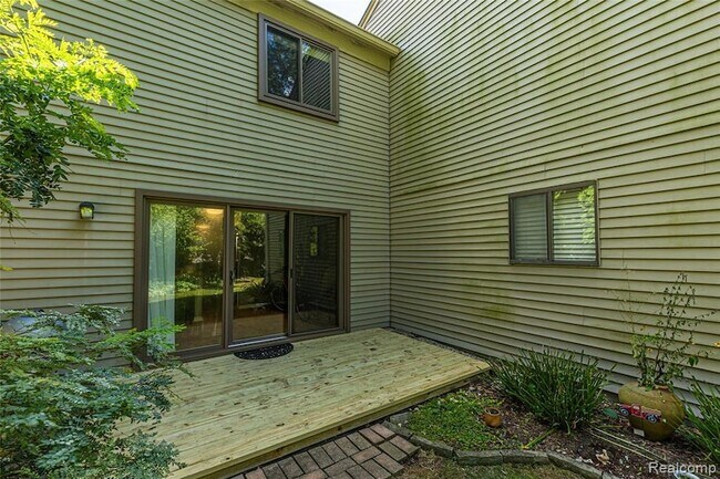 Foto del edificio - 1570 Streamwood Ct