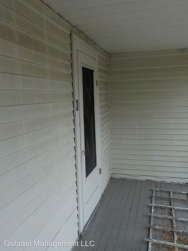 627 E 2nd St, Flint, MI 48503 Condo for Rent in Flint, MI