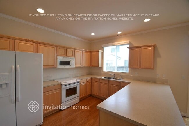 Building Photo - 6206 Park St E