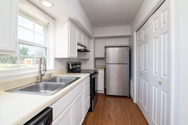 Galley Kitchen - 200 Butler Ranch Rd
