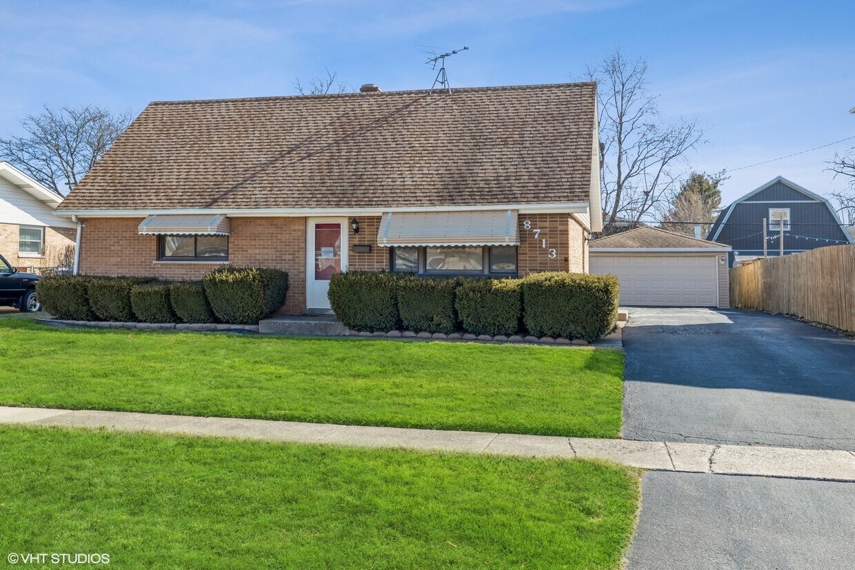 8713 Cranbrook Ln, Bridgeview, IL 60455 House Rental in Bridgeview