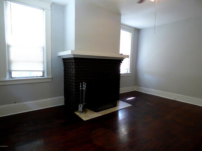Building Photo - 2302 College St