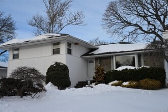 Building Photo - 16 Middle Ln