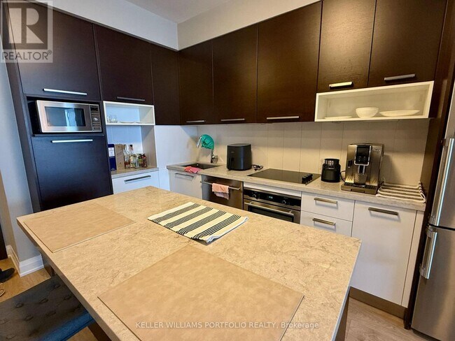 Building Photo - 36 Park Lawn Rd