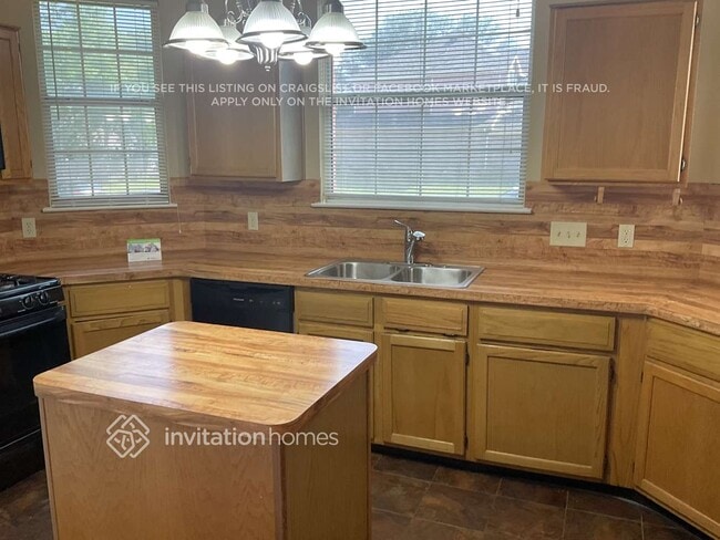 Foto del edificio - 4402 Laredo Dr