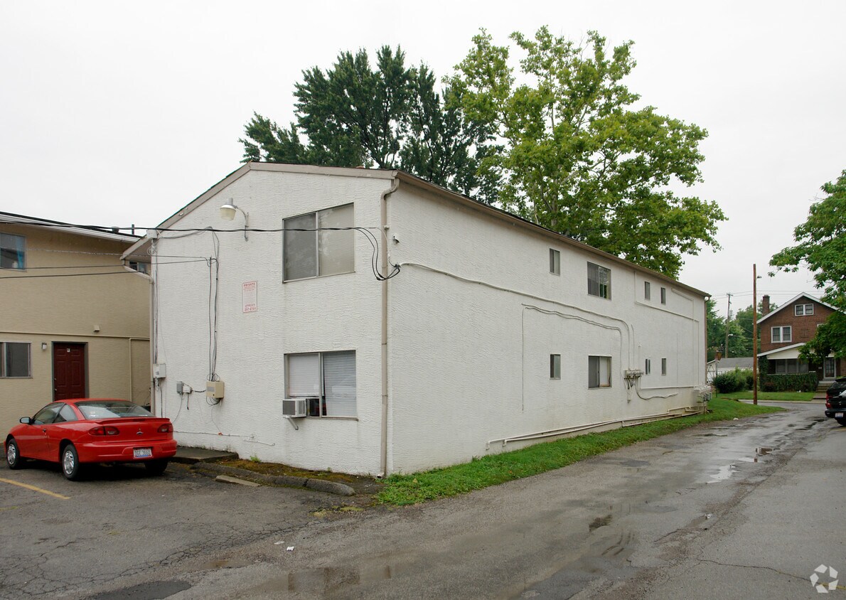 Building Photo - 186 E Norwich Ave