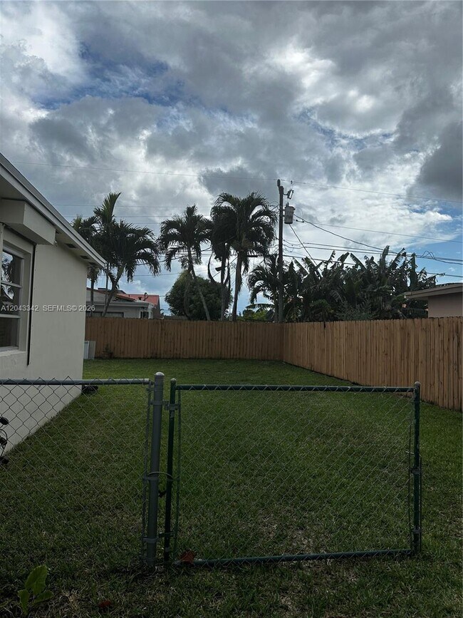Building Photo - 7540 SW 37th St