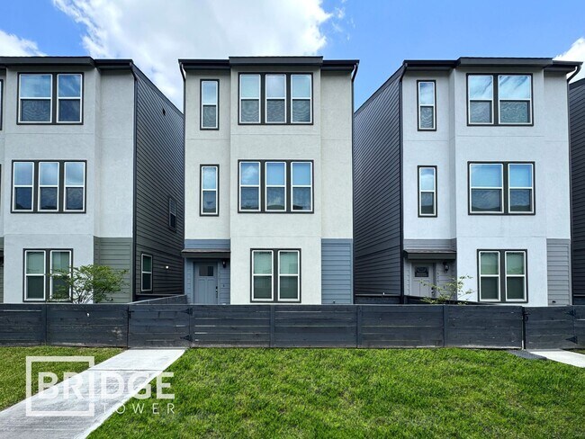 Building Photo - 18520 Centro Row