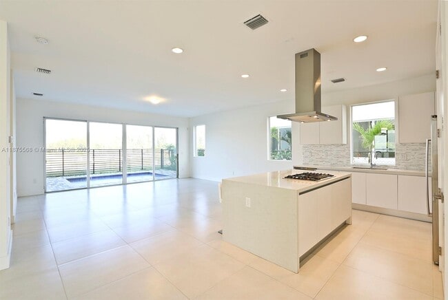 Building Photo - 9745 NW 75th Terrace
