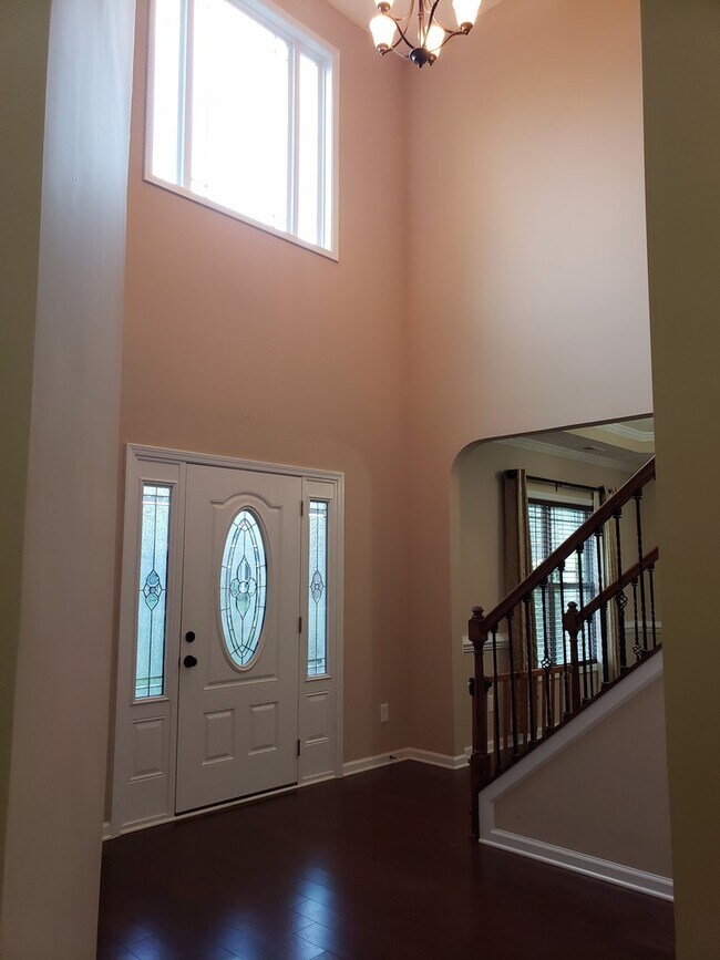 Building Photo - Beautiful Harnett County Home Located on a Small Cul-de-sac with a water view!