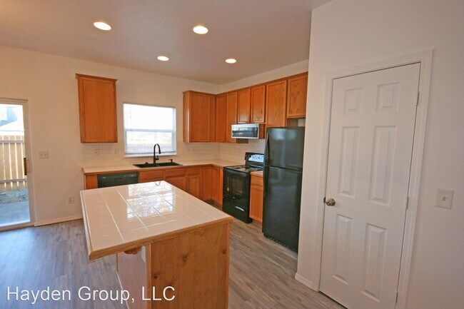 Building Photo - 3 br, 2.5 bath House - 18541 SW Takena Ct.