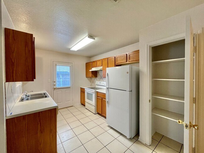 Foto del edificio - 4908 John David Dr