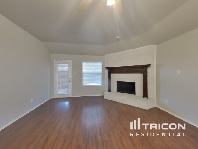 Foto del edificio - 2901 Mockingbird St