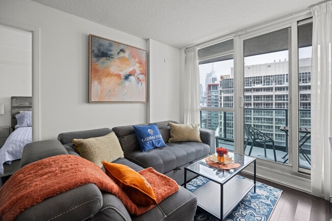 Building Photo - 211 Fort York Blvd