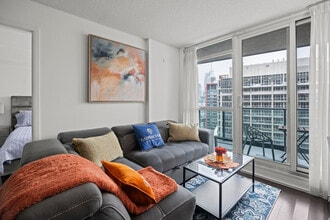 Building Photo - 211 Fort York Blvd